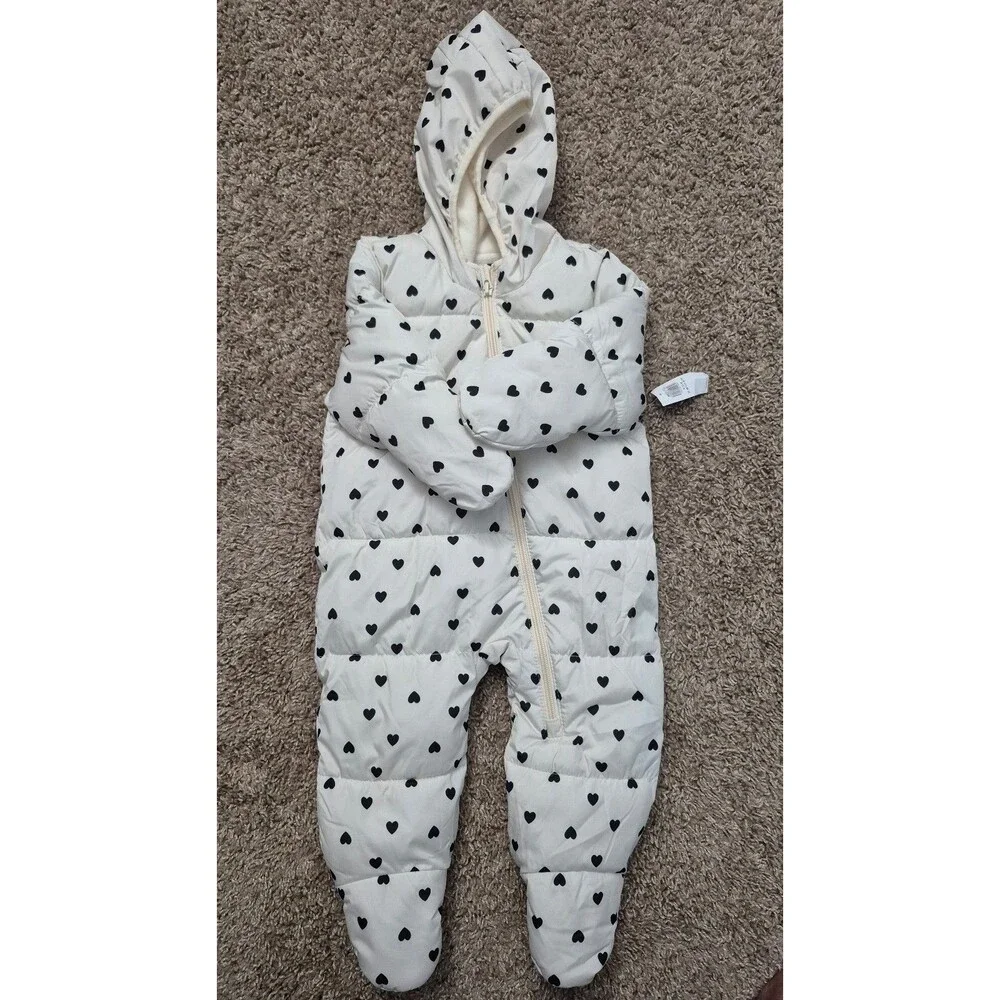 Baby gap heart snowsuit nwt size 6-12M